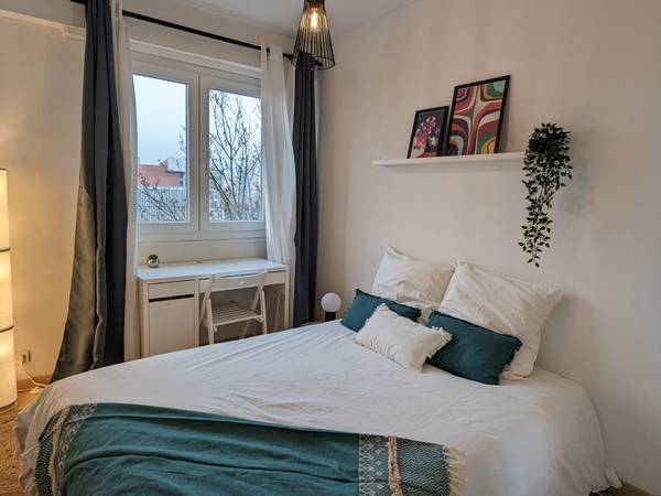 Paris, Avenue de la Porte des Lilas