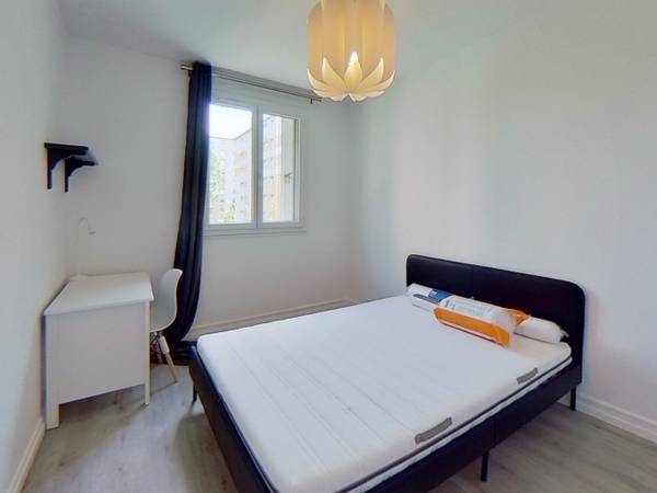 Noisy-le-Grand, Avenue Lucien Loyauté