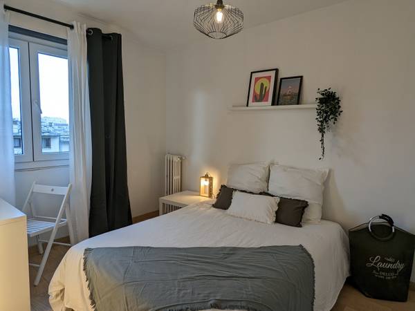 Paris, Avenue de la Porte des Lilas